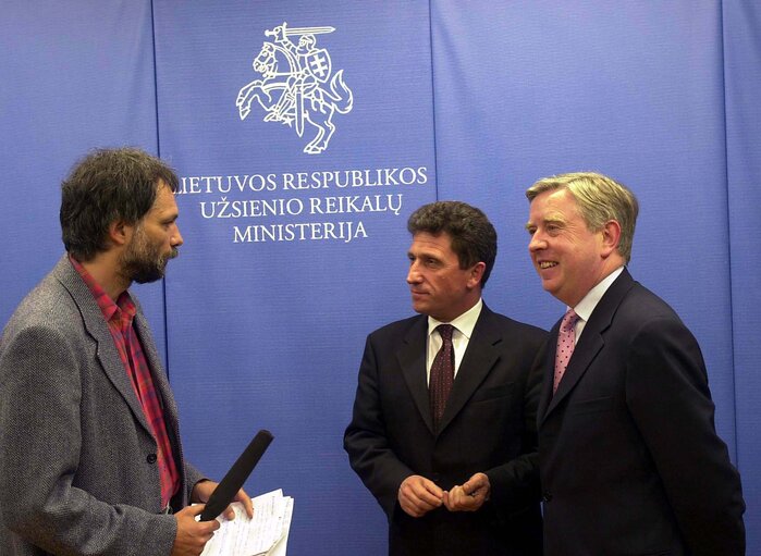 Fotagrafa 29: Pat Cox, EP President during meets with Antanas Valionis, Minister of foreign affairs during his official visit to Lithuania, May 3, 2002...