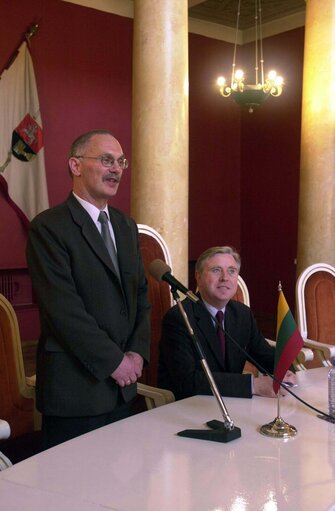 Fotagrafa 15: Pat Cox, EP President during his official visit to Lithuania, May 3, 2002...