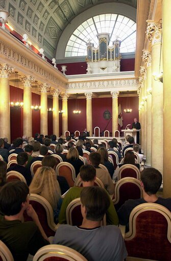 Fotografija 13: Pat Cox, EP President during his official visit to Lithuania, May 3, 2002...