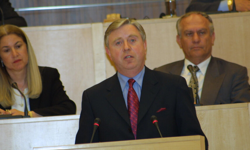 Foto 9: Pat Cox, EP President makes a speech at the house of the representatives during his official visit to Nicosia, Cyprus, May 8, 2002