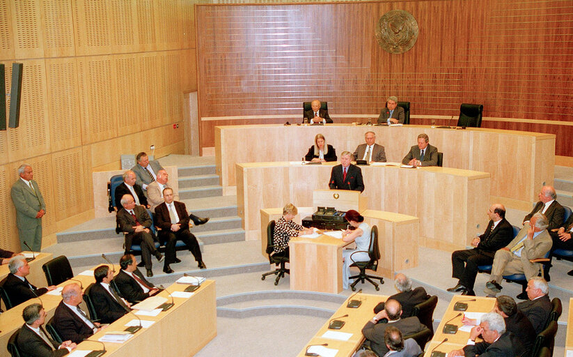 Foto 3: Pat Cox, EP President during his official visit to Nicosia, Cyprus, May 8, 2002