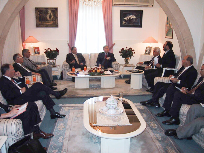 Foto 4: Pat Cox, EP President during his official visit to Nicosia, Cyprus, May 8, 2002