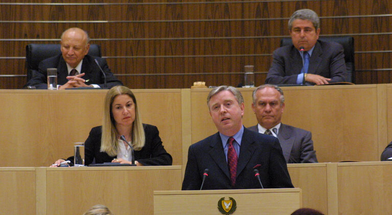 Foto 11: Pat Cox, EP President makes a speech at the house of the representatives during his official visit to Nicosia, Cyprus, May 8, 2002