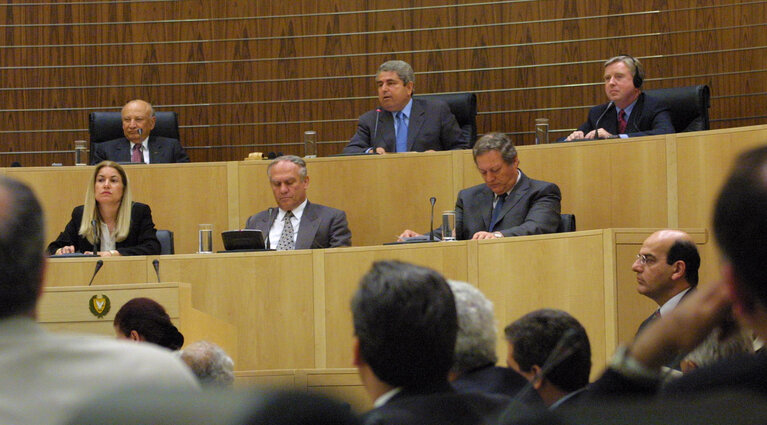 Foto 7: Pat Cox, EP President makes a speech at the house of the representatives during his official visit to Nicosia, Cyprus, May 8, 2002