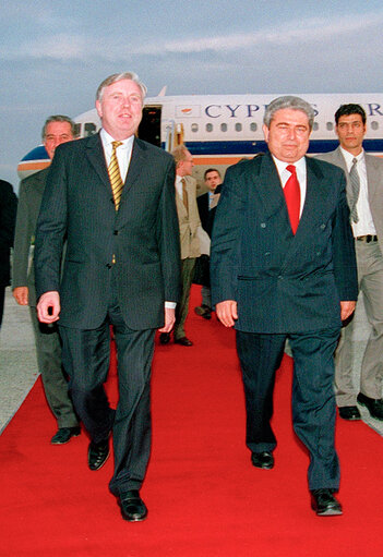 Foto 15: Pat Cox, EP President meets with Demetris Christofias during his official visit to Nicosia, Cyprus, May 8, 2002