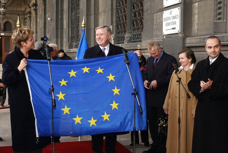 Valokuva 2: Inauguration of the European Parliament liaison office in Budapest, Hungary, January 30, 2003...