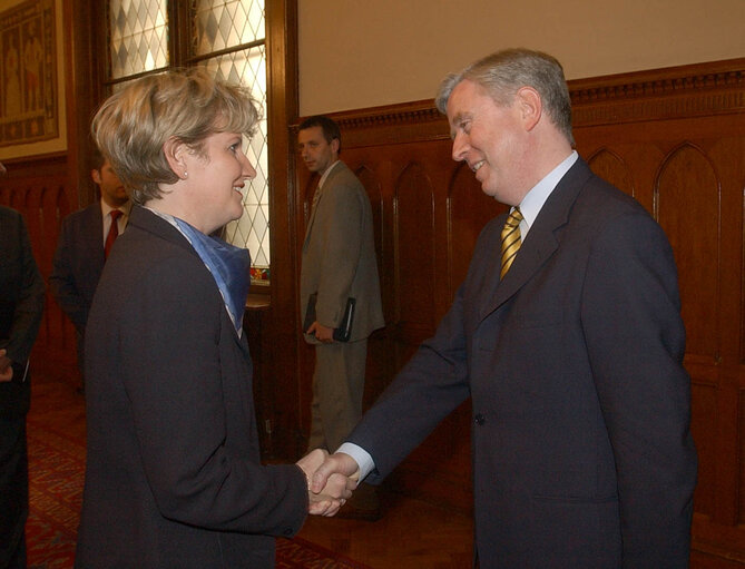 Valokuva 13: Pat Cox, EP President meets with Katalin Szili  during his official visit In Budapest, Hungary, May 30, 2002..