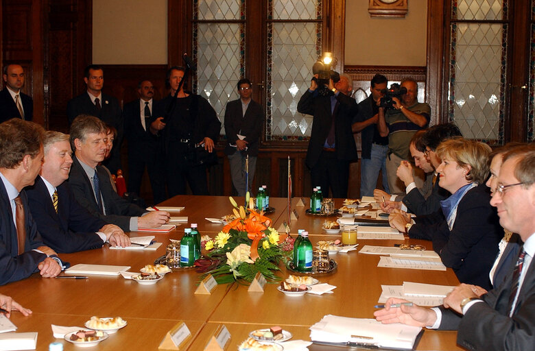 Valokuva 12: Pat Cox, EP President meets with Katalin Szili  during his official visit In Budapest, Hungary, May 30, 2002..