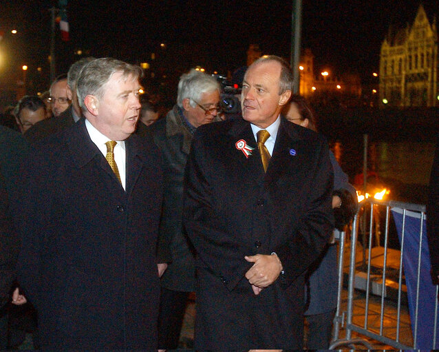 Valokuva 21: Pat Cox, EP President meets with Peter Medgyessy during his official visit in Hungary, March 15, 2003.