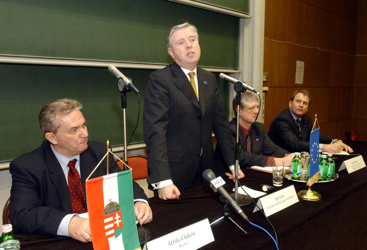 Valokuva 9: Pat Cox, EP President during his official visit in Hungary, March 14, 2003.