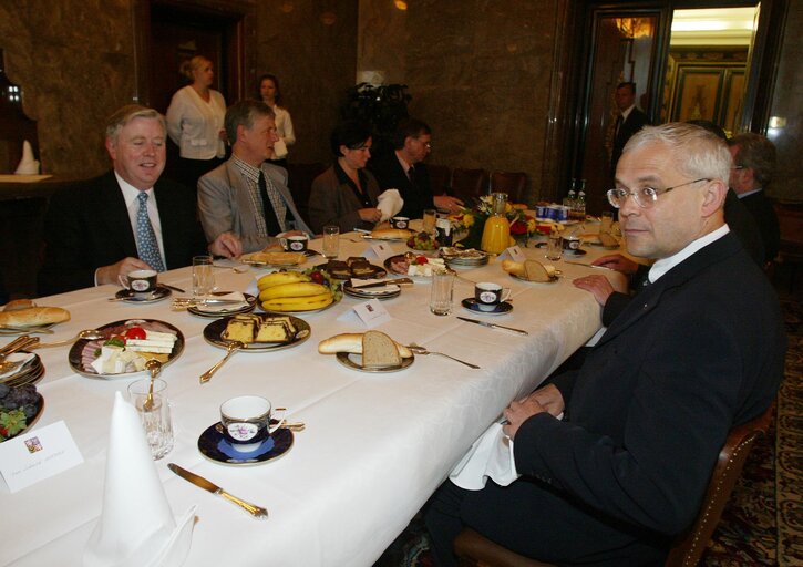 Φωτογραφία 25: Pat Cox, EP President meets with Vladimír Špidla Prime Minister during his official visit to Czech Republic, Prague, October 15, 2003...