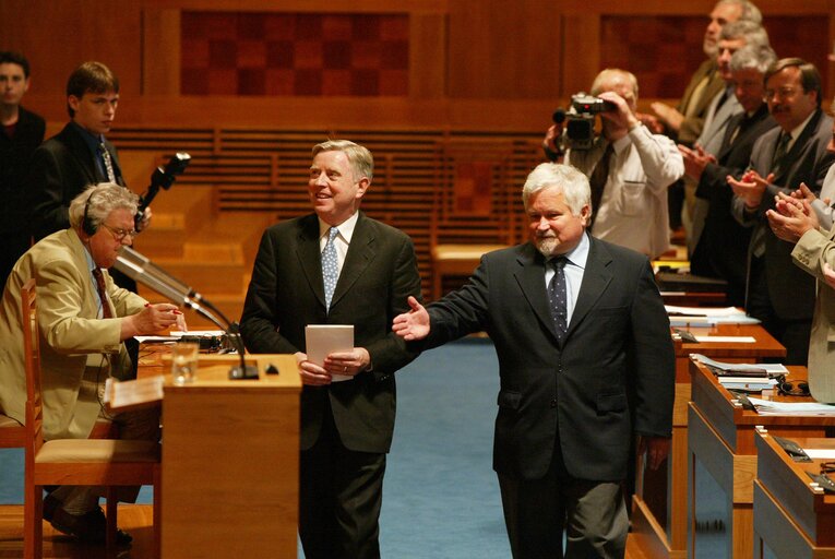 Φωτογραφία 23: Pat Cox, EP President meets with Petr Pithart, president of Czech Republic senate during his official visit to Czech Republic, Prague, October 15, 2003...