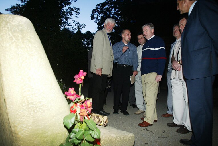 Φωτογραφία 20: Pat Cox, EP President meets with Lubomír Zaorálek, chairman of the Chamber of Deputies of the Czech parliament during his official visit to Czech Republic, Roznov, October 15, 2003...