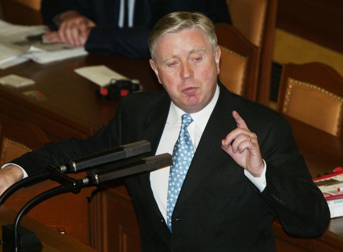 Φωτογραφία 10: Pat Cox, EP President in the Chamber of Deputies of the Czech parliament during his official visit to Czech Republic, Prague, October 15, 2003...