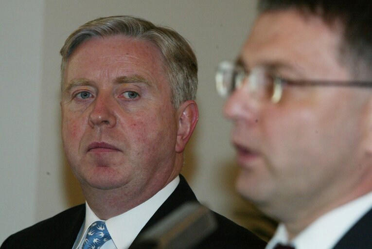 Φωτογραφία 15: Pat Cox, EP President meets with Lubomír Zaorálek, chairman of the Chamber of Deputies of the Czech parliament during his official visit to Czech Republic, Prague, October 15, 2003...