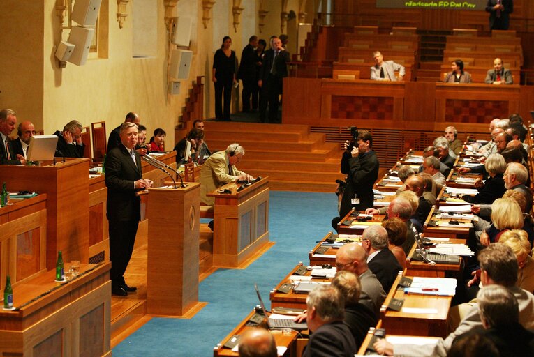 Φωτογραφία 11: Pat Cox, EP President in the senate during his official visit to Czech Republic, Prague, October 15, 2003...