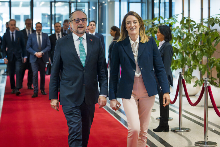 Fotografija 9: Roberta METSOLA, EP President, meets with Alexander SCHALLENBERG, Austrian Chancellor