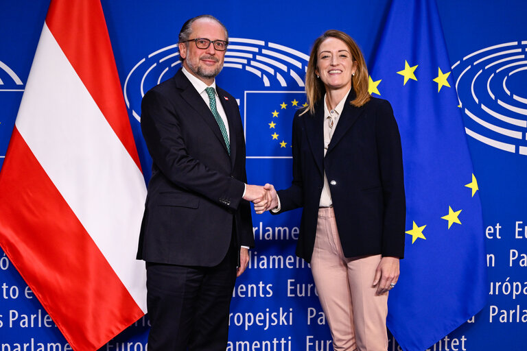 Fotó 6: Roberta METSOLA, EP President, meets with Alexander SCHALLENBERG, Austrian Chancellor