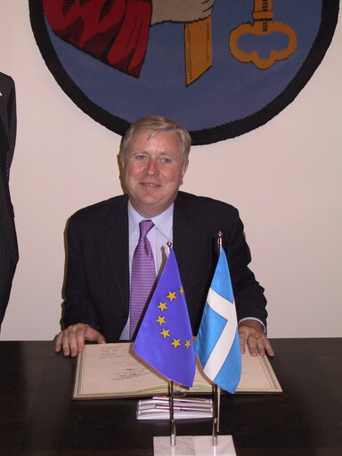 Fotografie 5: Pat COX, EP President during his official visit in Tallin, Estonia, 10 September, 2003.