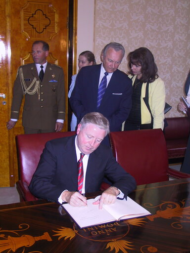 Pat COX, EP President meets Arnold Ruutel, President of Estonia during his official visit in Tallin, Estonia, 11 September, 2003.