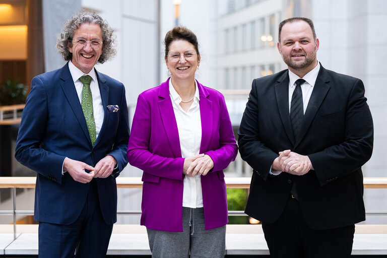 Fotografi 14: Christine SINGER, Engin EROGLU, Joachim STREIT in the EP in Brussels