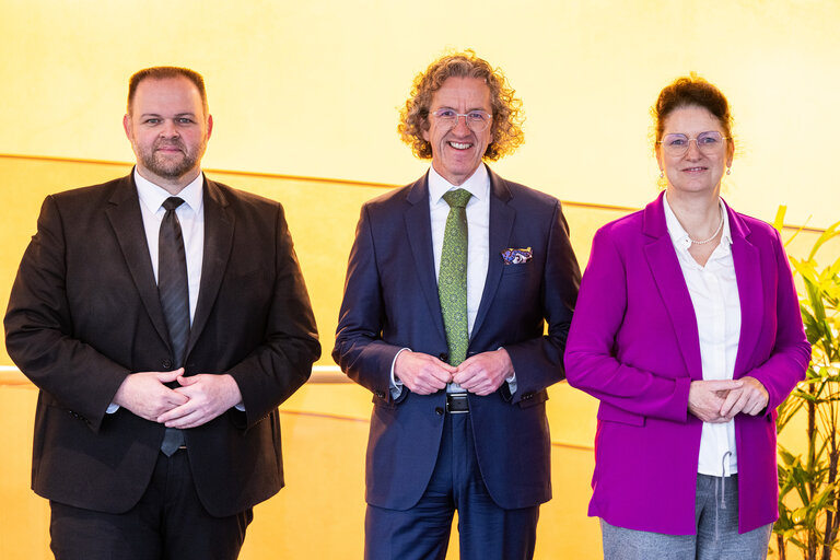 Fotografi 12: Christine SINGER, Engin EROGLU, Joachim STREIT in the EP in Brussels