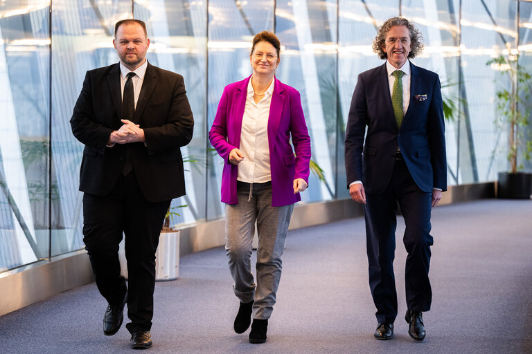 Foto 13: Christine SINGER, Engin EROGLU, Joachim STREIT in the EP in Brussels