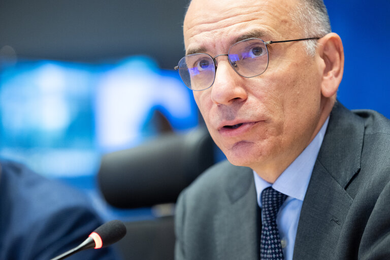 Φωτογραφία 11: EMPL - Social dimension of the 'Much more than a market' report - Exchange of views with Enrico Letta