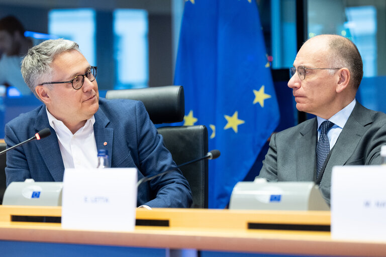 Φωτογραφία 14: EMPL - Social dimension of the 'Much more than a market' report - Exchange of views with Enrico Letta