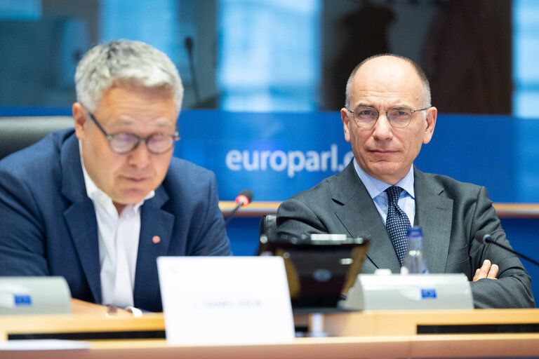 Φωτογραφία 16: EMPL - Social dimension of the 'Much more than a market' report - Exchange of views with Enrico Letta