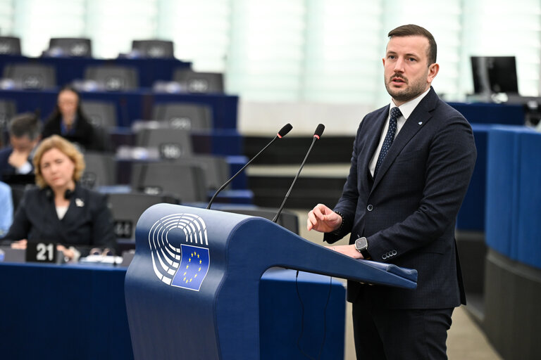 Photo 32: EP Plenary session - Need to detect and to counter sabotage by the Russian shadow fleet, damaging critical undersea infrastructure in the Baltic Sea