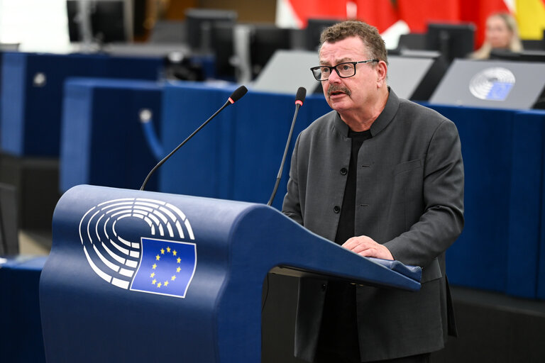 Photo 30: EP Plenary session - Need to detect and to counter sabotage by the Russian shadow fleet, damaging critical undersea infrastructure in the Baltic Sea