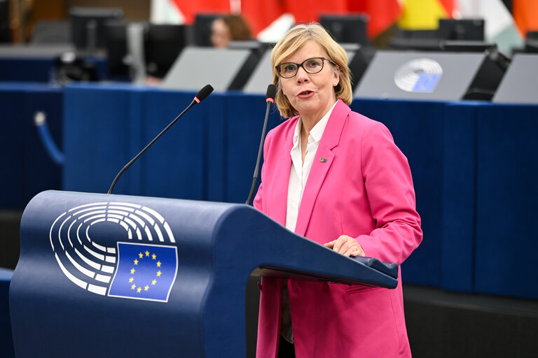 Photo 33: EP Plenary session - Need to detect and to counter sabotage by the Russian shadow fleet, damaging critical undersea infrastructure in the Baltic Sea