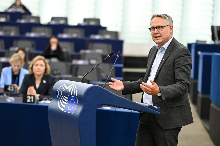 Photo 22: EP Plenary session - Need to detect and to counter sabotage by the Russian shadow fleet, damaging critical undersea infrastructure in the Baltic Sea