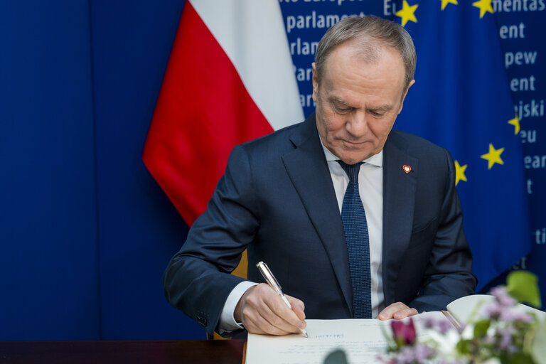 Foto 4: Roberta METSOLA, EP President meets with Donald TUSK, Polish Prime Minister