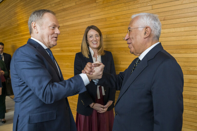 Foto 1: Roberta METSOLA, EP President meets with Donald TUSK, Polish Prime Minister