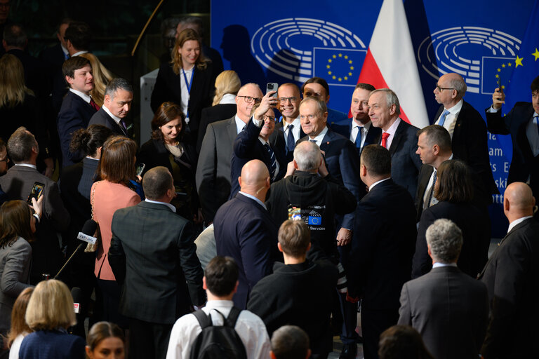 Foto 1: Donald TUSK, Polish Prime Minister meets with Polish MEPs