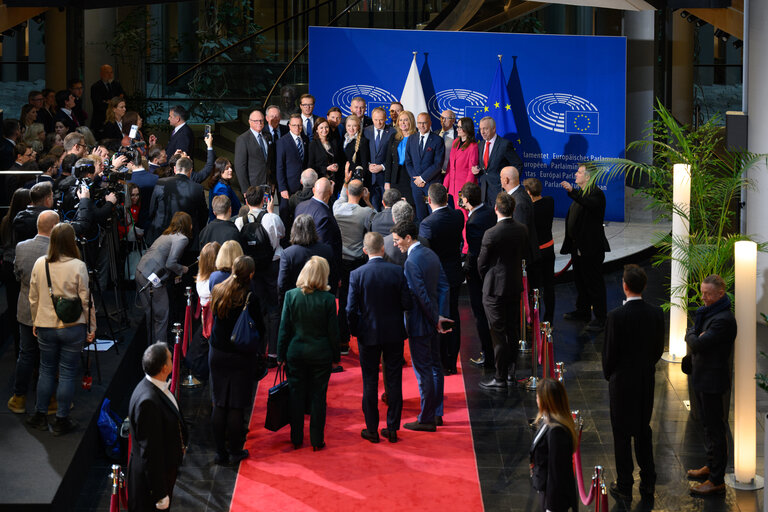 Foto 4: Donald TUSK, Polish Prime Minister meets with Polish MEPs