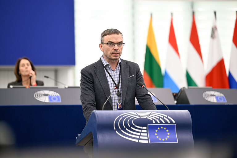 Foto 48: EP Plenary session - Uniting Europe against actors hostile to the EU: time to strengthen our security and defence