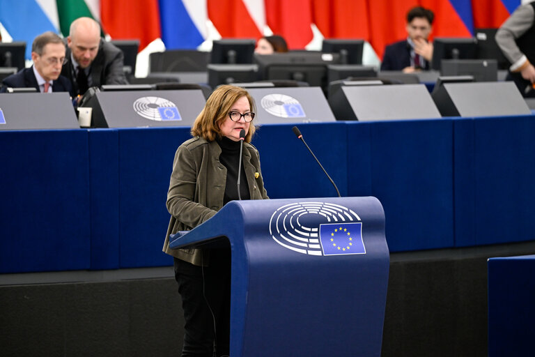 Foto 37: EP Plenary session - Uniting Europe against actors hostile to the EU: time to strengthen our security and defence