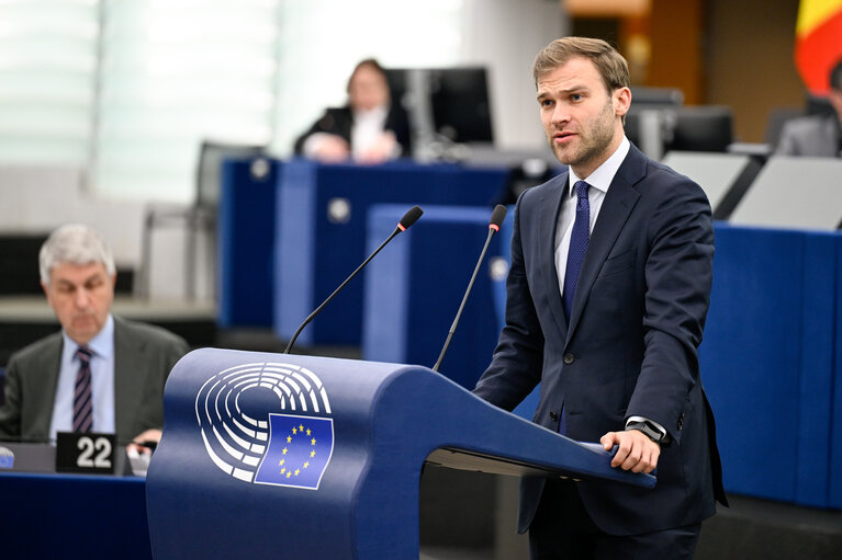 Foto 33: EP Plenary session - Uniting Europe against actors hostile to the EU: time to strengthen our security and defence