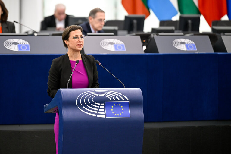 Foto 43: EP Plenary session - Uniting Europe against actors hostile to the EU: time to strengthen our security and defence