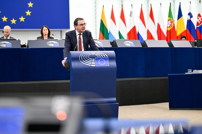 Foto 40: EP Plenary session - Uniting Europe against actors hostile to the EU: time to strengthen our security and defence