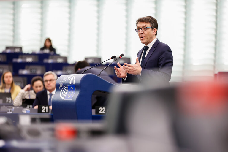 Fotografie 20: EP Plenary session - Failure of the negotiations in Busan for a UN plastic treaty and the urgent need to tackle plastic pollution at international and Union level