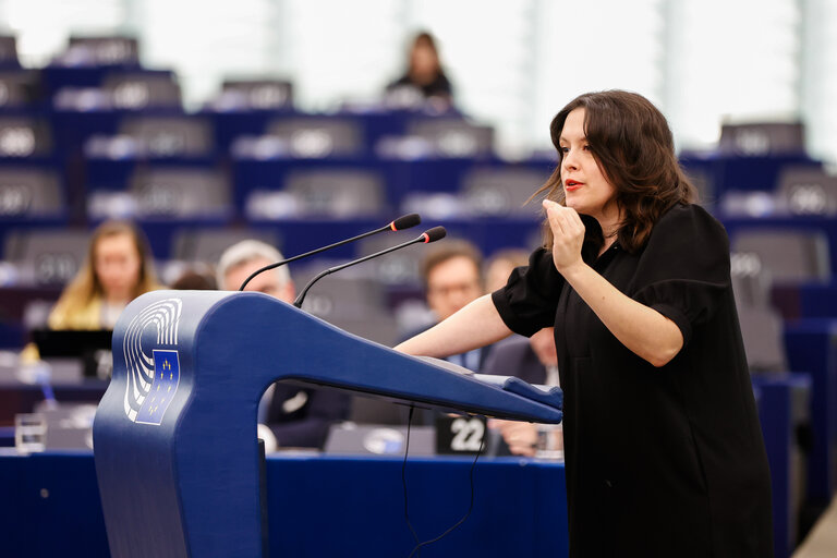 Fotografie 13: EP Plenary session - Failure of the negotiations in Busan for a UN plastic treaty and the urgent need to tackle plastic pollution at international and Union level