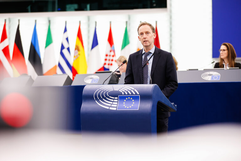 EP Plenary session - Failure of the negotiations in Busan for a UN plastic treaty and the urgent need to tackle plastic pollution at international and Union level