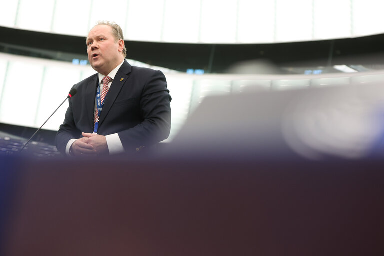 EP Plenary session - EU funding of physical border protection structures such as walls, fences or other barriers at the external border