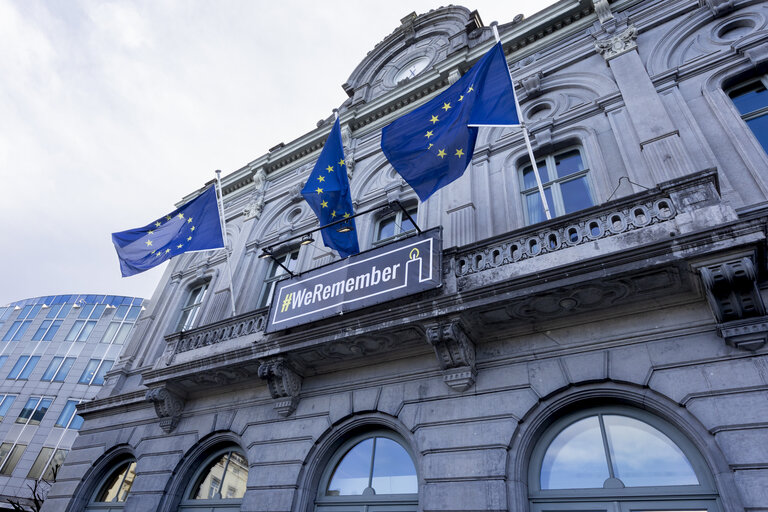 Photo 1 : Holocaust Remebrance day: European Parliament buildings in Brussels display the banner #WeRemember