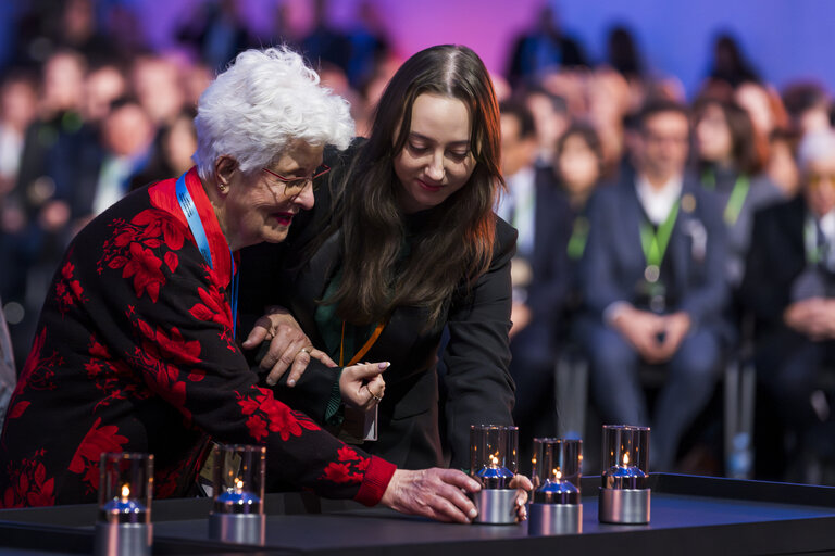 Foto 4: 80th Anniversary of the liberation of Auschwitz .