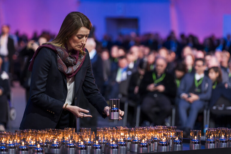 Foto 2: 80th Anniversary of the liberation of Auschwitz .